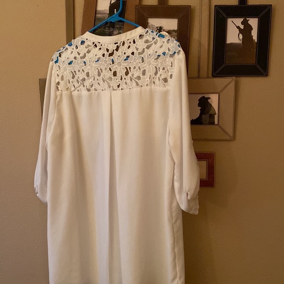This top, as you can see is a tunic and is in a very light beige - Picture 2 of 2